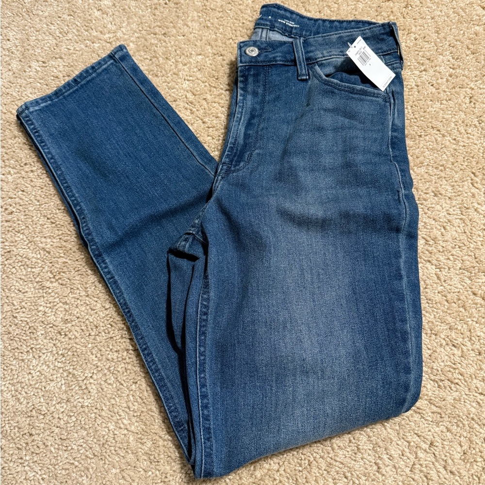 NWT Old Navy High Rise Straight Leg jeans size 8
